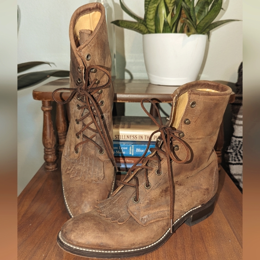 Laredo Lace-up Leather Boot Excellent condition, hardly used. Womens.